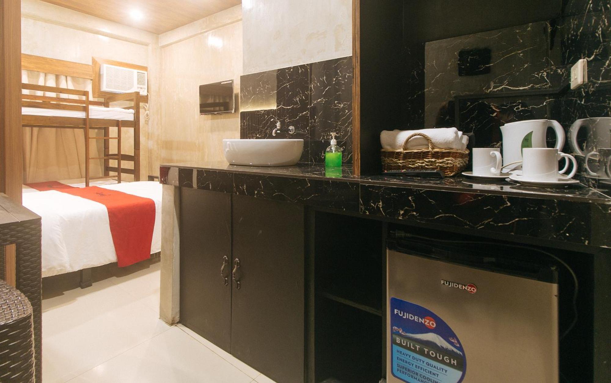 RedDoorz at MBB Room NAIA 2 Paranaque City Buitenkant foto