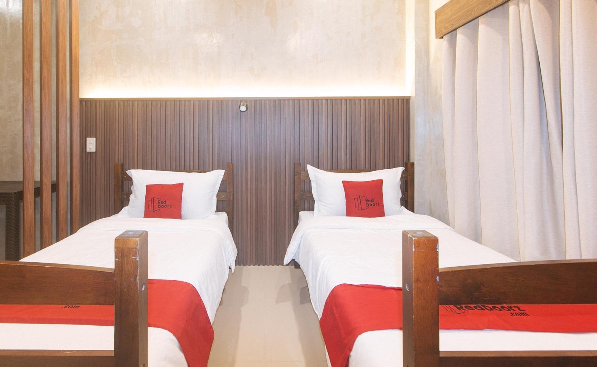 RedDoorz at MBB Room NAIA 2 Paranaque City Buitenkant foto