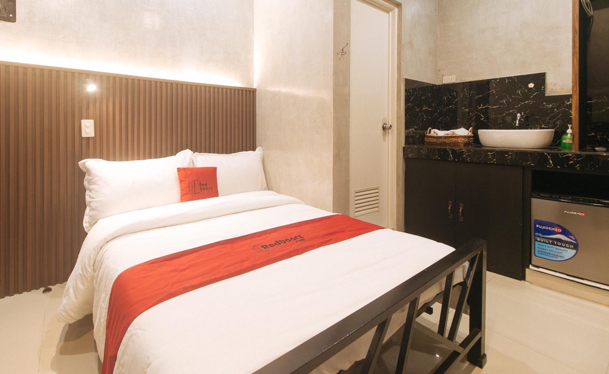 RedDoorz at MBB Room NAIA 2 Paranaque City Buitenkant foto